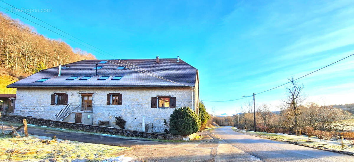 Appartement à REMORAY-BOUJEONS