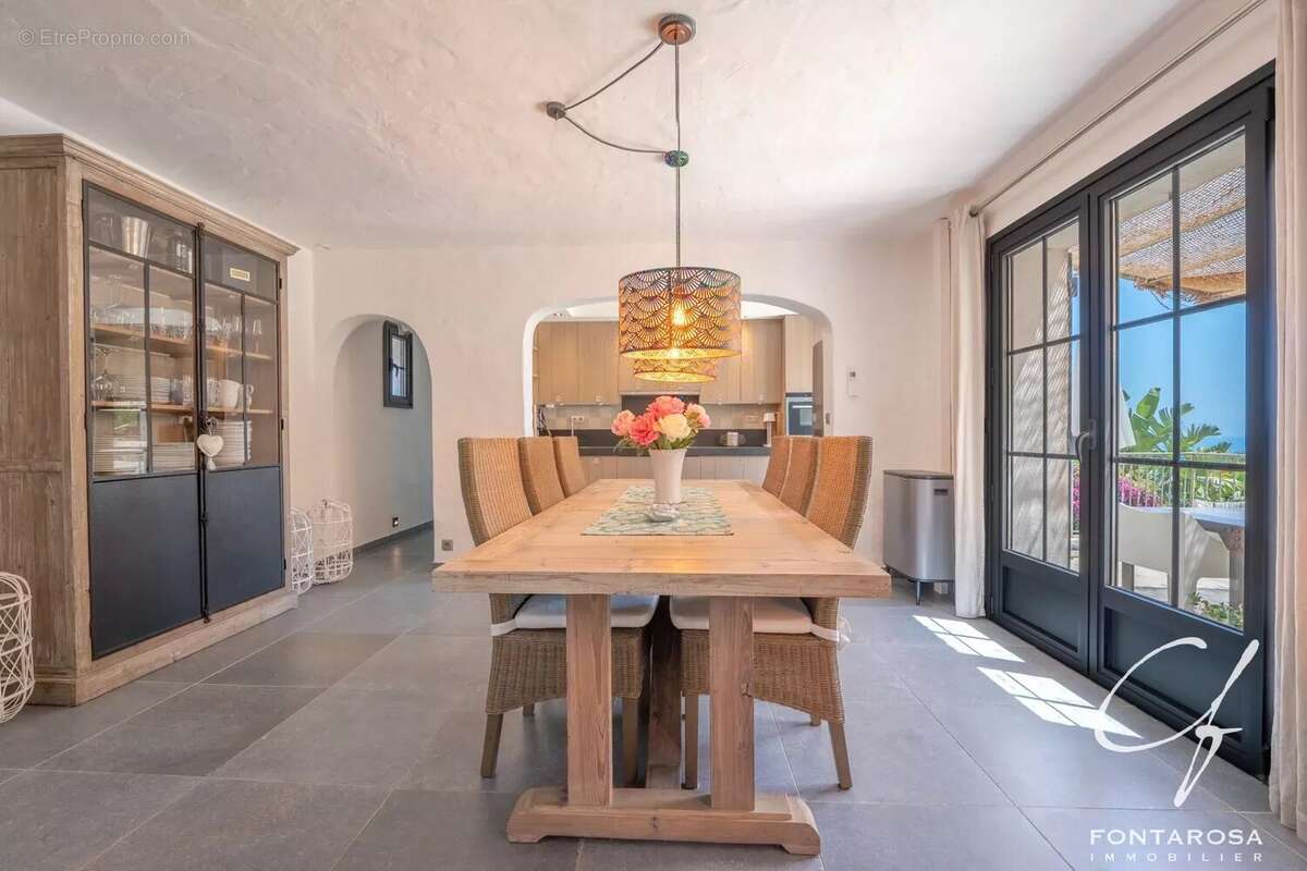 Maison à ROQUEBRUNE-SUR-ARGENS
