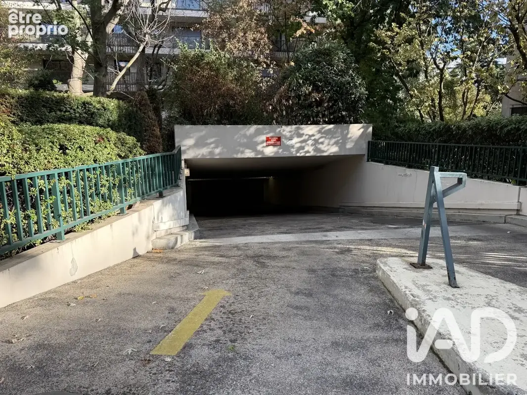 Photo 1 - Parking à PARIS-17E