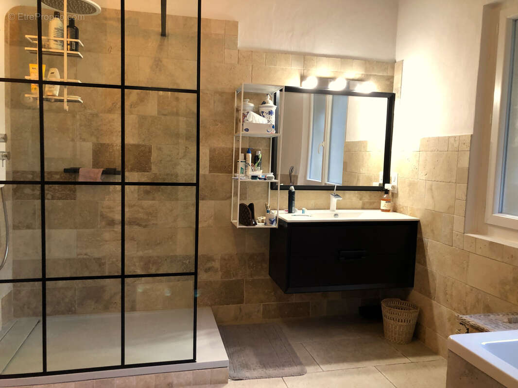 Maison à L'ISLE-SUR-LA-SORGUE