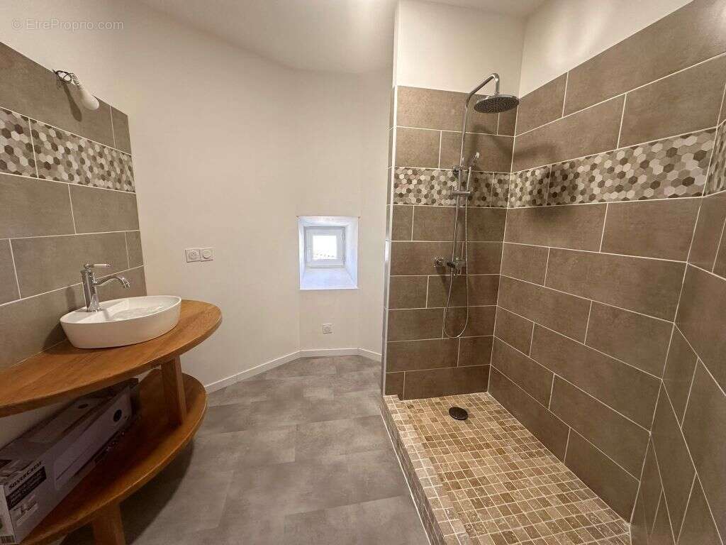 Maison rénovée avec parc - photo 12