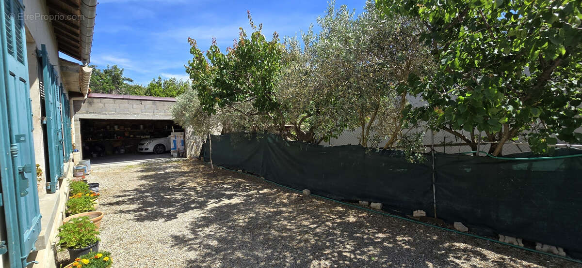 Maison à MORIERES-LES-AVIGNON