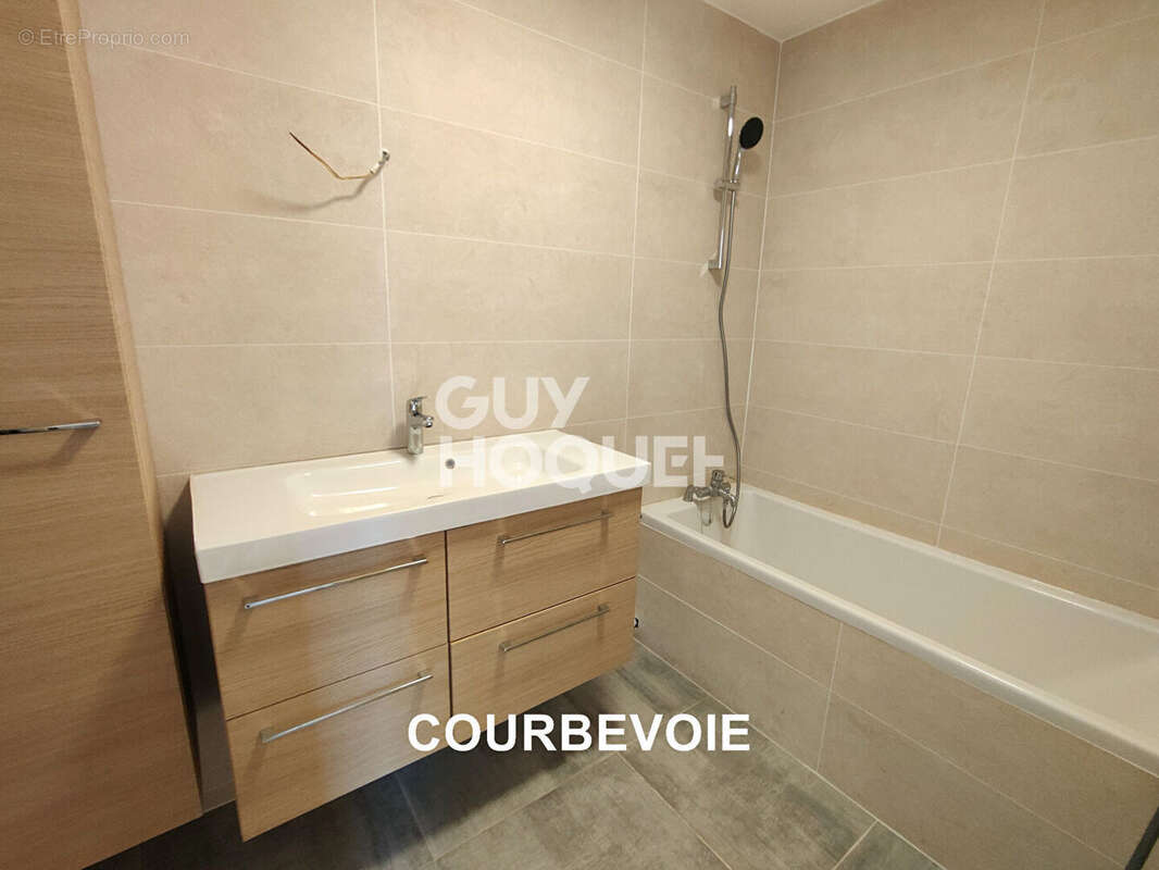 Appartement à COURBEVOIE