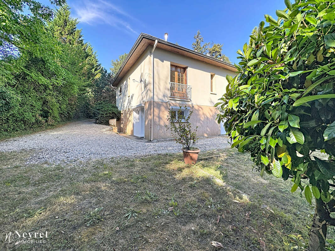 Maison à SAINT-GENIS-LAVAL
