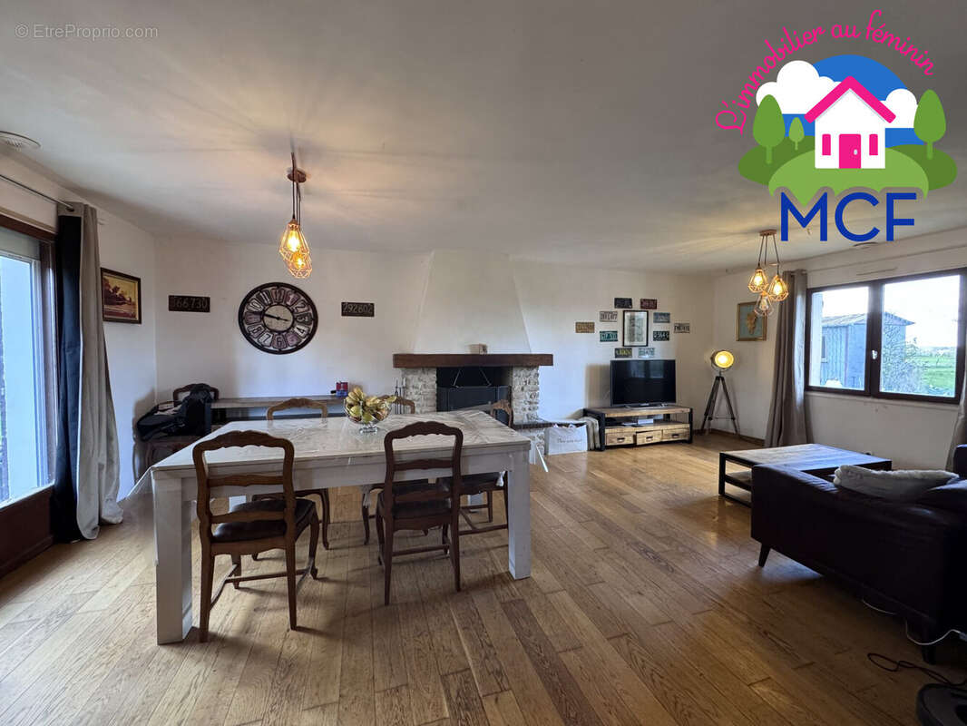 Séjour / Salon - Maison à GILLES