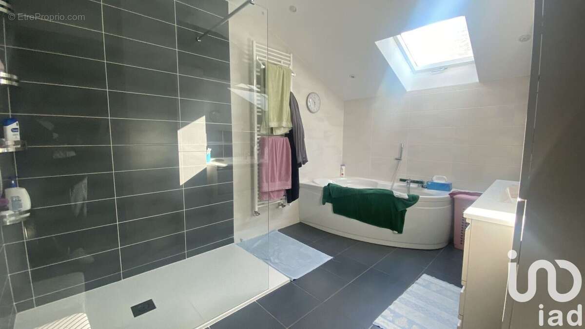 Photo 2 - Appartement à LE CLOITRE-PLEYBEN