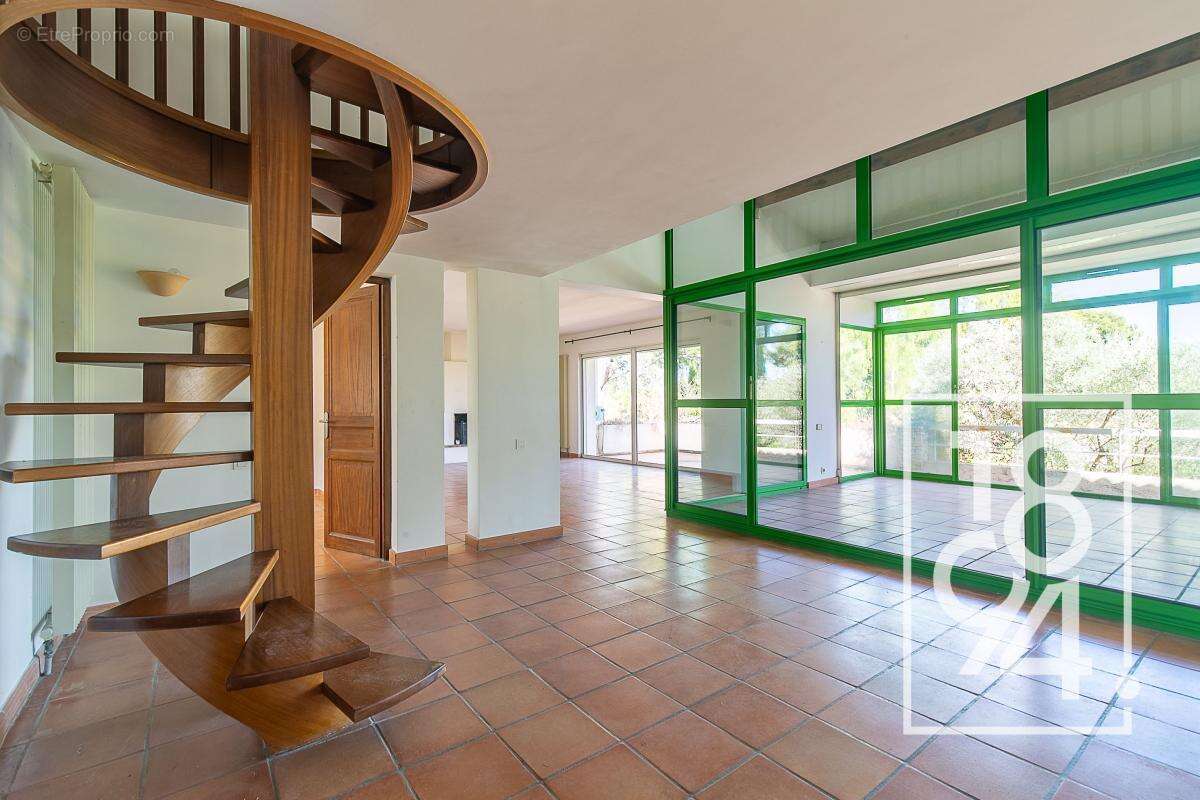 Maison à SAINT-CYR-SUR-MER