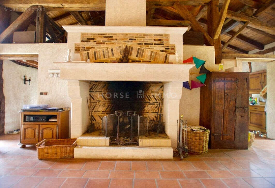 Maison à SAINT-TRIVIER-DE-COURTES