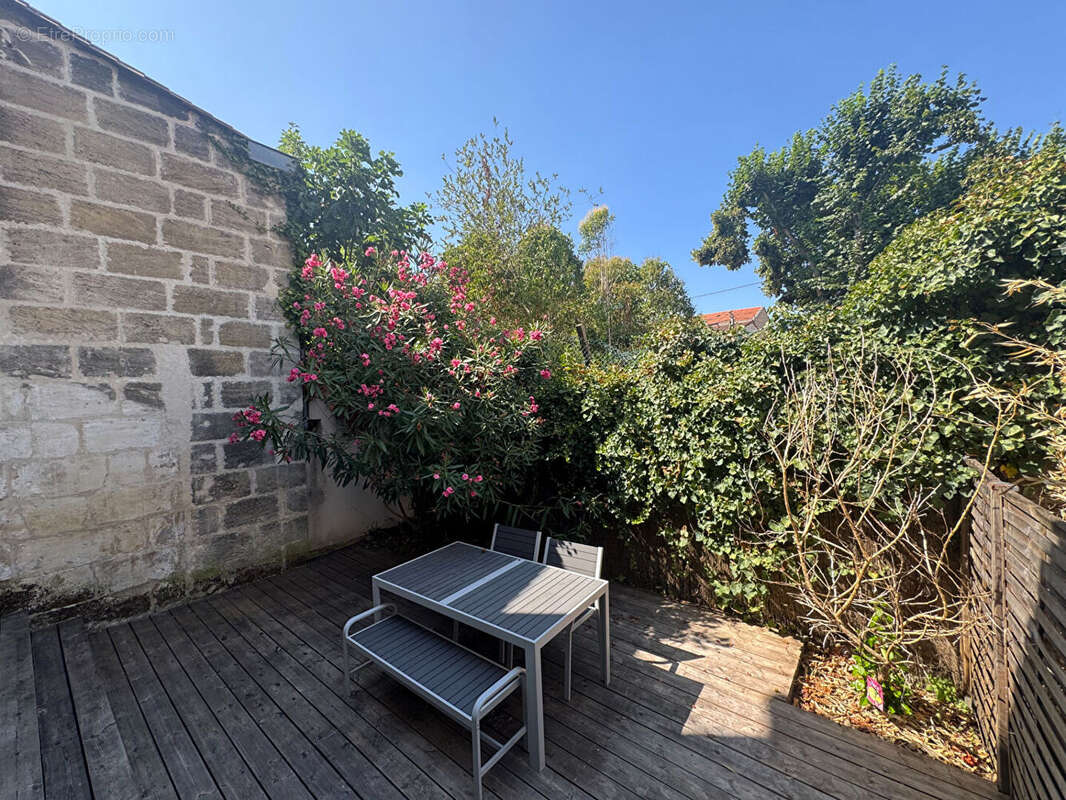 Bordeaux Bacalan - Maison de 90 m² avec garage et grande terrasse - photo 3