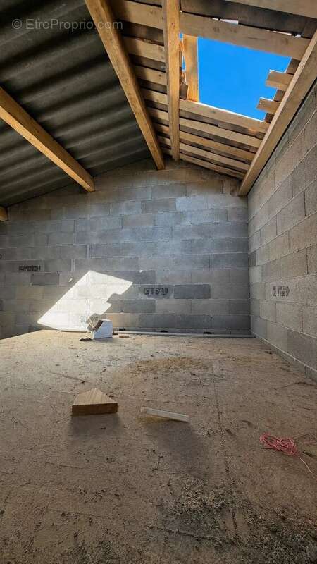 Appartement à POURRIERES