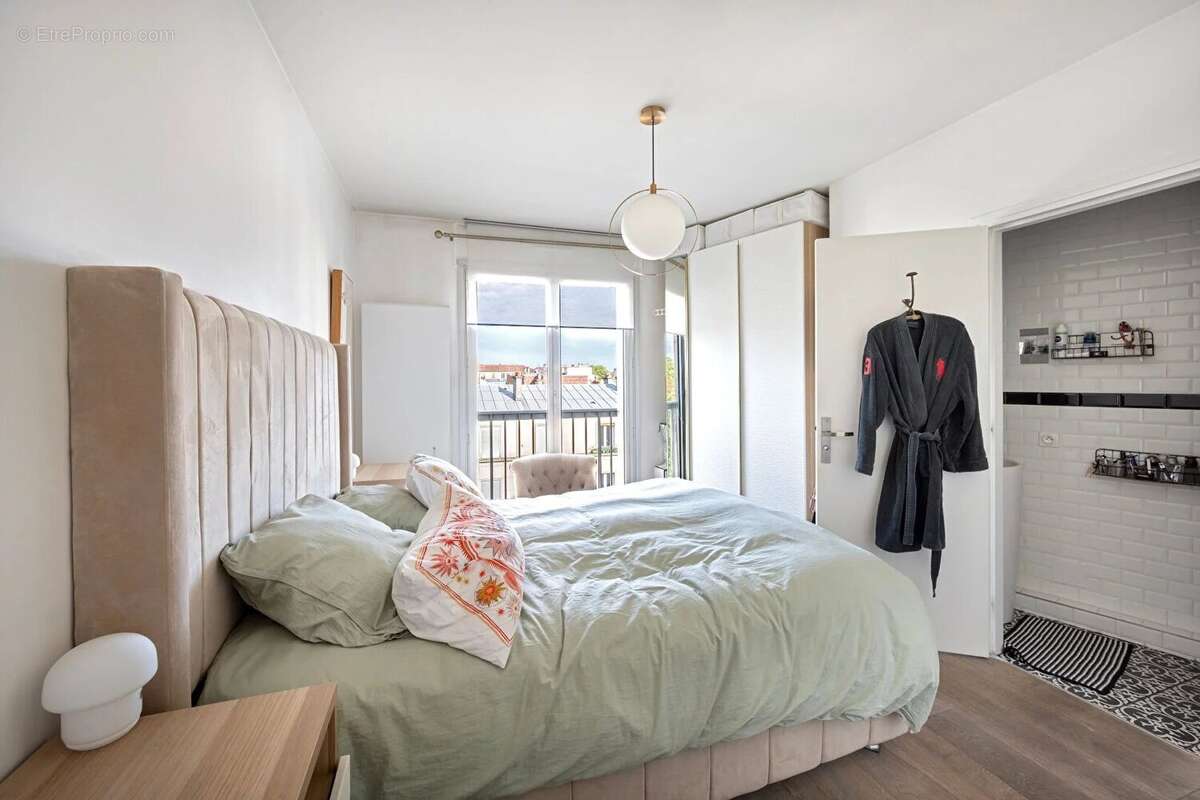 Appartement à CHARENTON-LE-PONT