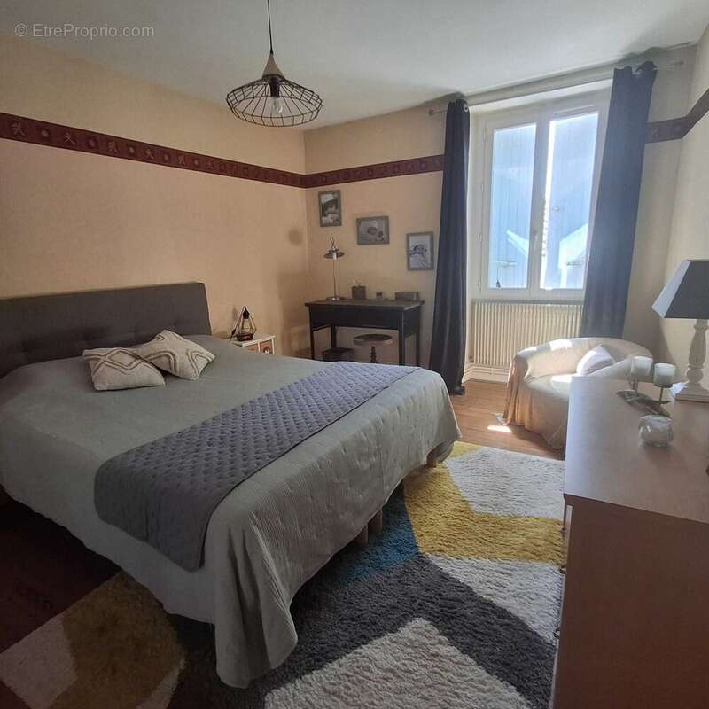 Maison 178 m² à Chasseneuil-Sur-Bonnieure  - photo 7