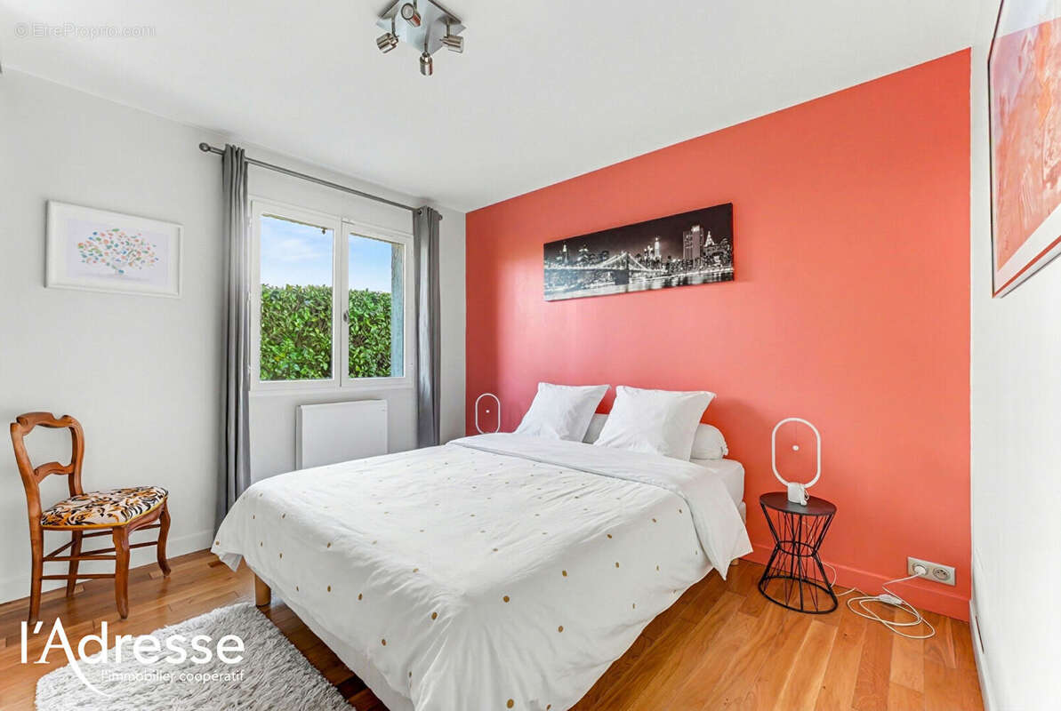 Exclusivité l'Adresse Immobilier - Cugnaux - Maison de 168 m2 avec Garage et piscine Couverte sur un terrain de 552m². - photo 7