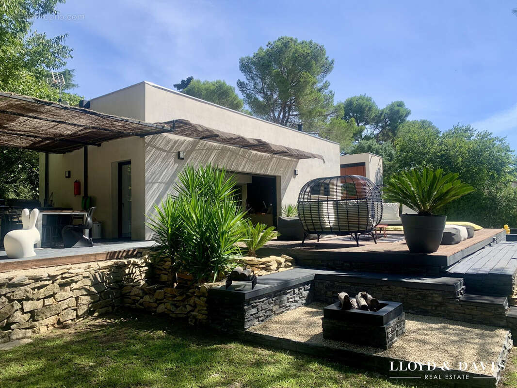 NOMBREUSES TERRASSES - Maison à NIMES