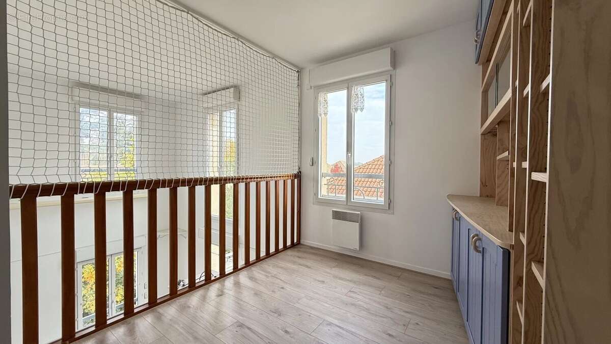 Appartement à EZANVILLE