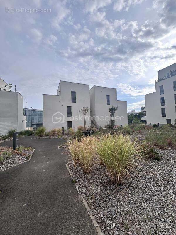 Appartement T2 en ré de jardin au pied du tramway avec stationnement - photo 10