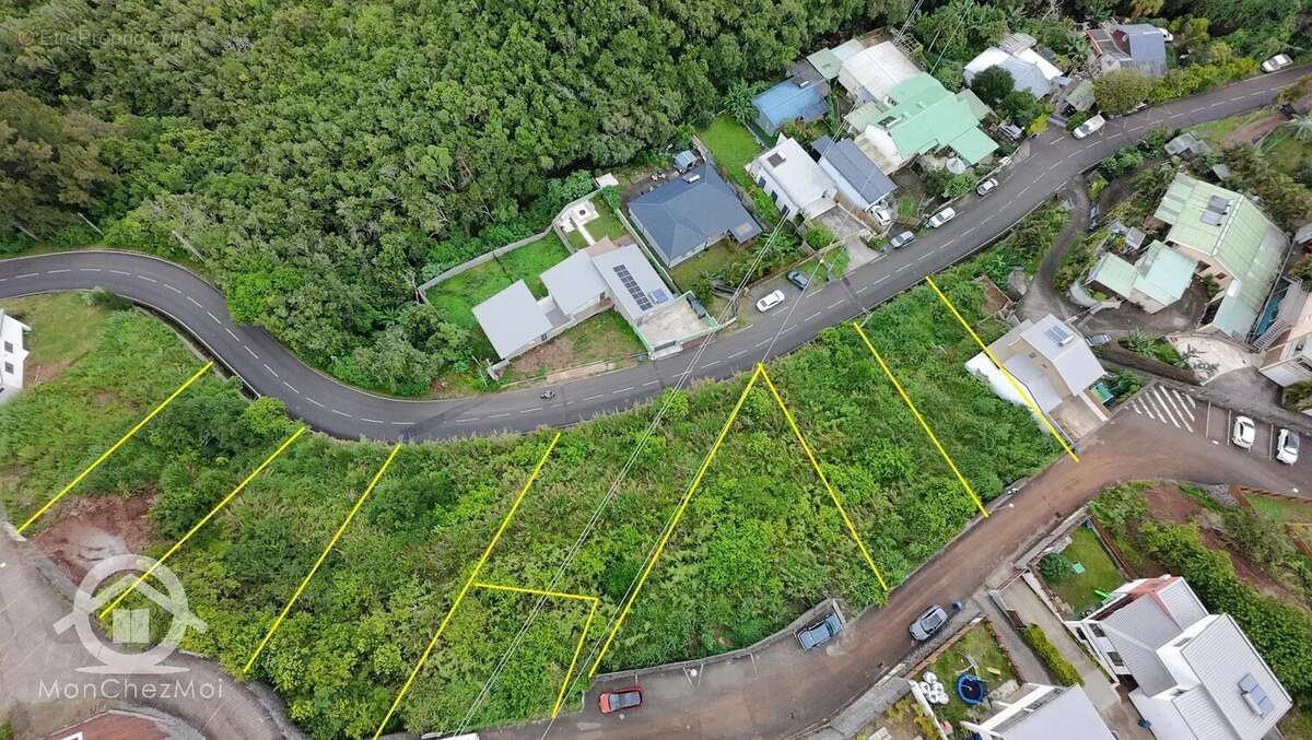 Possession (Ravine à Malheur) : Parcelle viabilisée de 283 m² à  110 000,00  euros - photo 4
