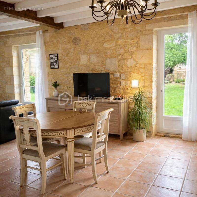 Ensemble de bâtiments en pierre composé d’une maison d’habitation, d’un gîte, d’un pool house, de deux ateliers et de deux sécho - photo 15