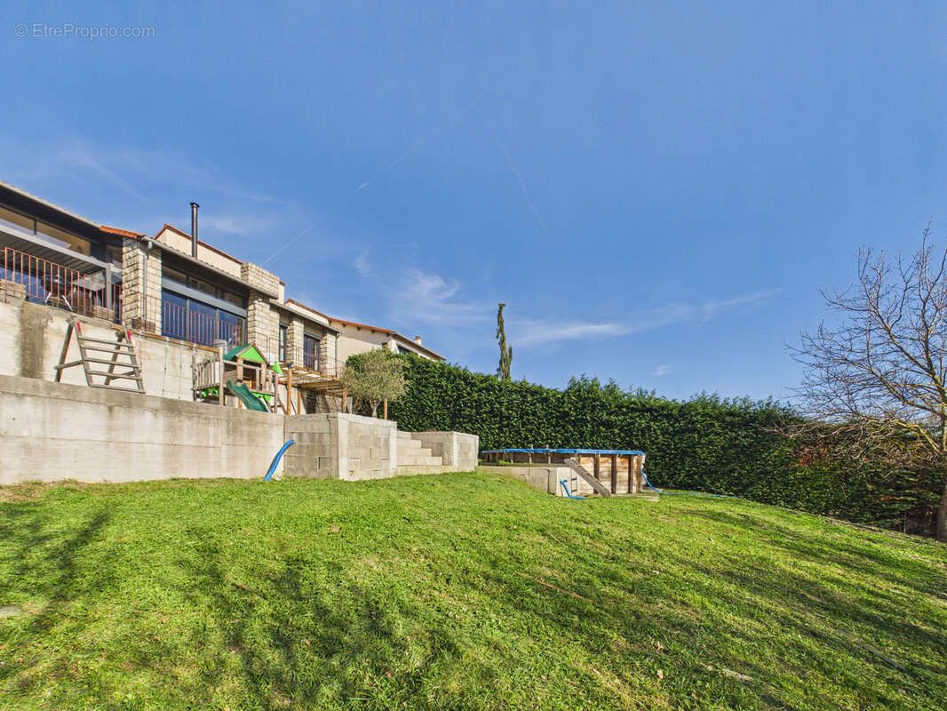 Maison à BRIVES-CHARENSAC