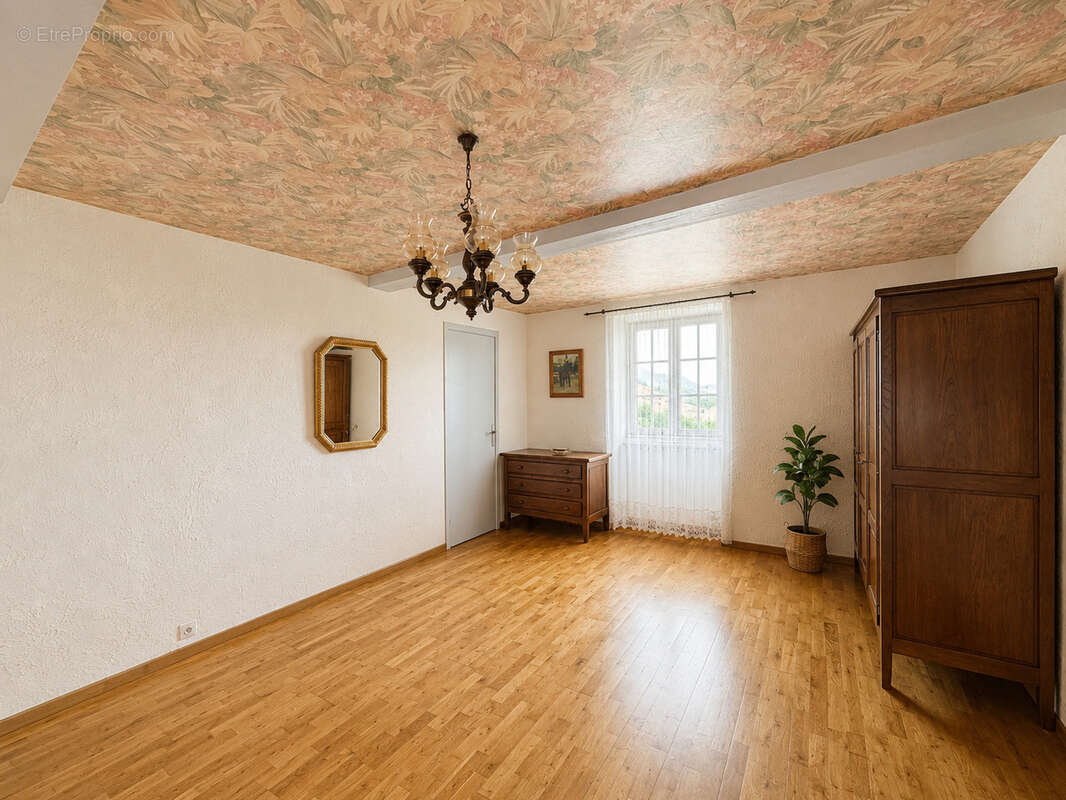 Maison à PAVEZIN