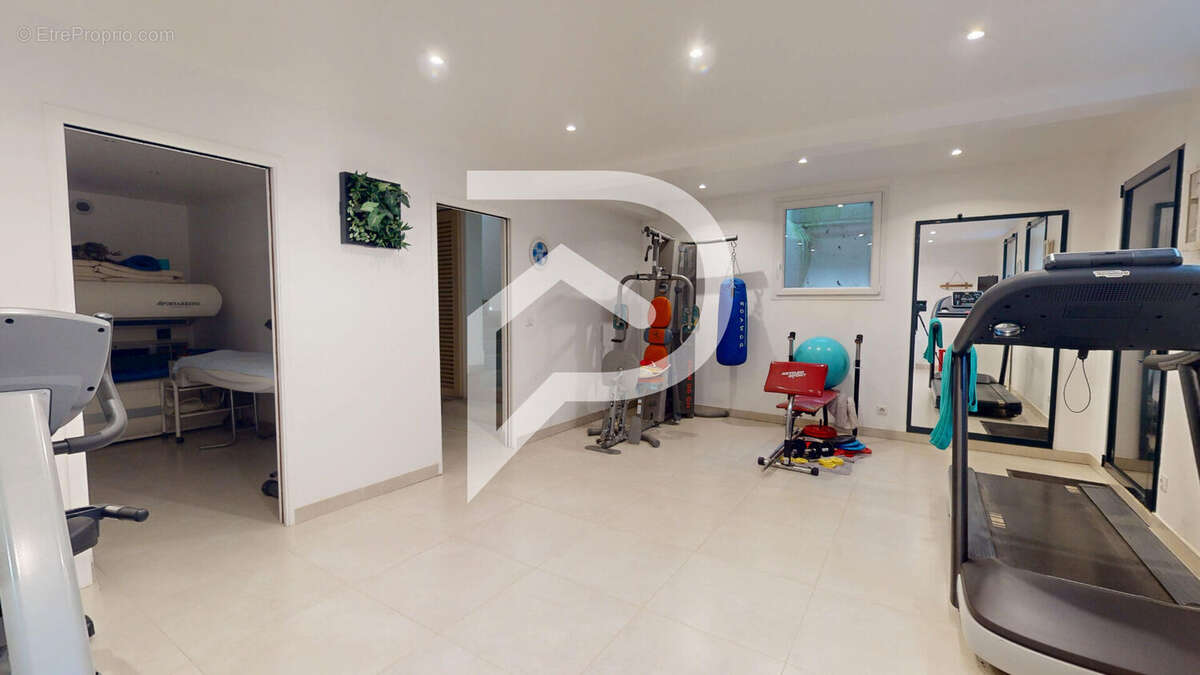 Maison à LE VAL-SAINT-GERMAIN