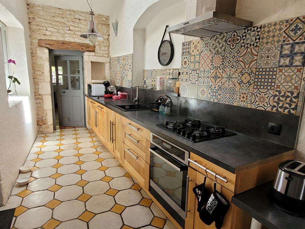 Charmante maison en pierre rénovée d'environ 143 m² -Authenticité et confort aux portes de Luçon - photo 3