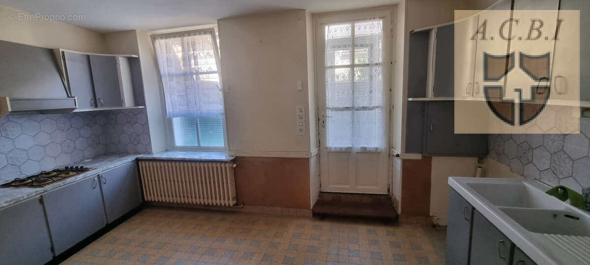 Maison à AZE