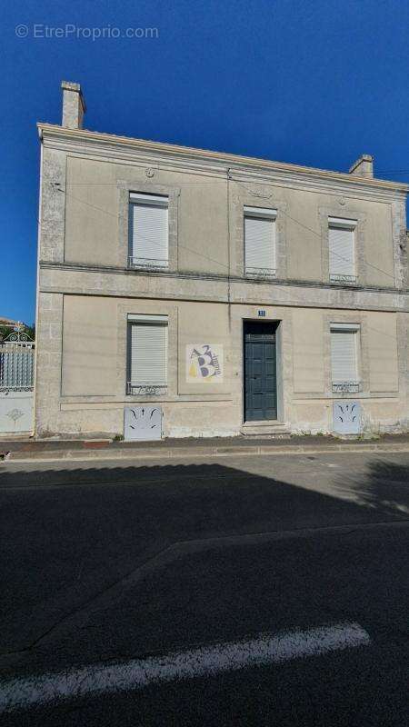 Soyaux, maison ancienne 3 ch, jardin - photo 3