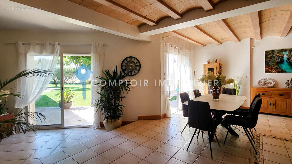 DPT GARD (30), à vendre, UZES proche, maison individuelle type 7, 203m2 habitables, 5 chambres, piscine, garag - photo 9