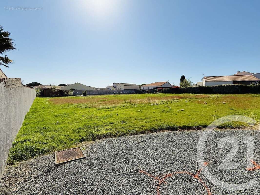 Terrain à TALMONT-SAINT-HILAIRE