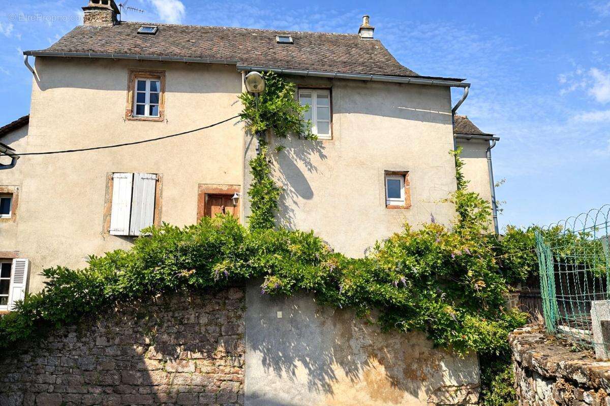 Maison à SAINT-CHRISTOPHE-VALLON