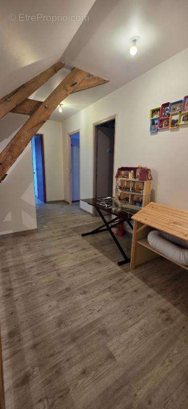 Maison à SAINT-HILAIRE-SUR-BENAIZE