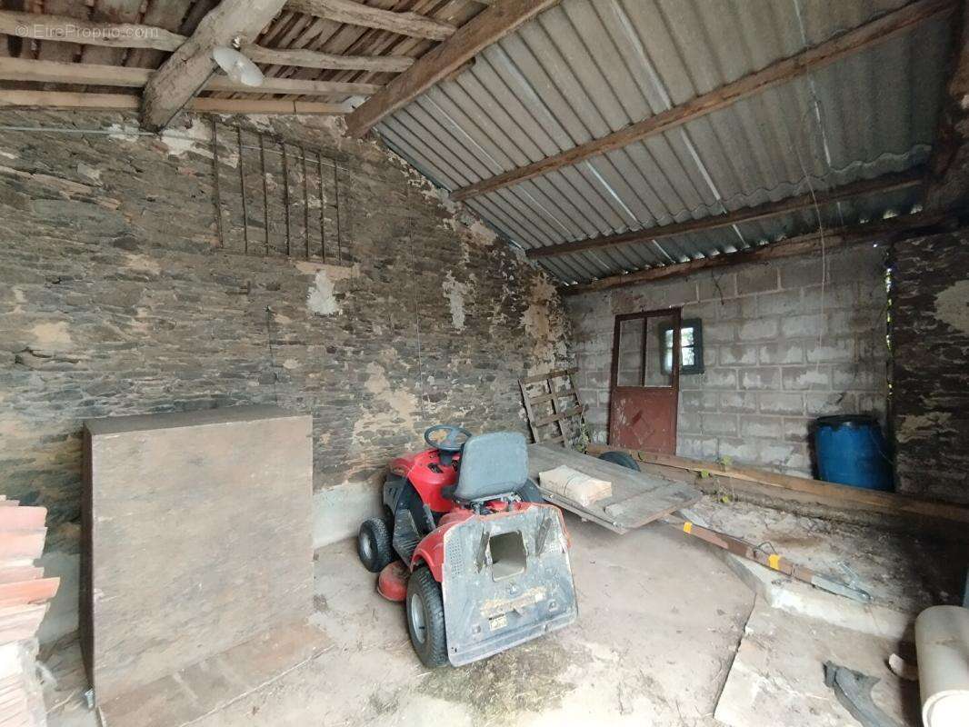 Maison à MONTREVAULT