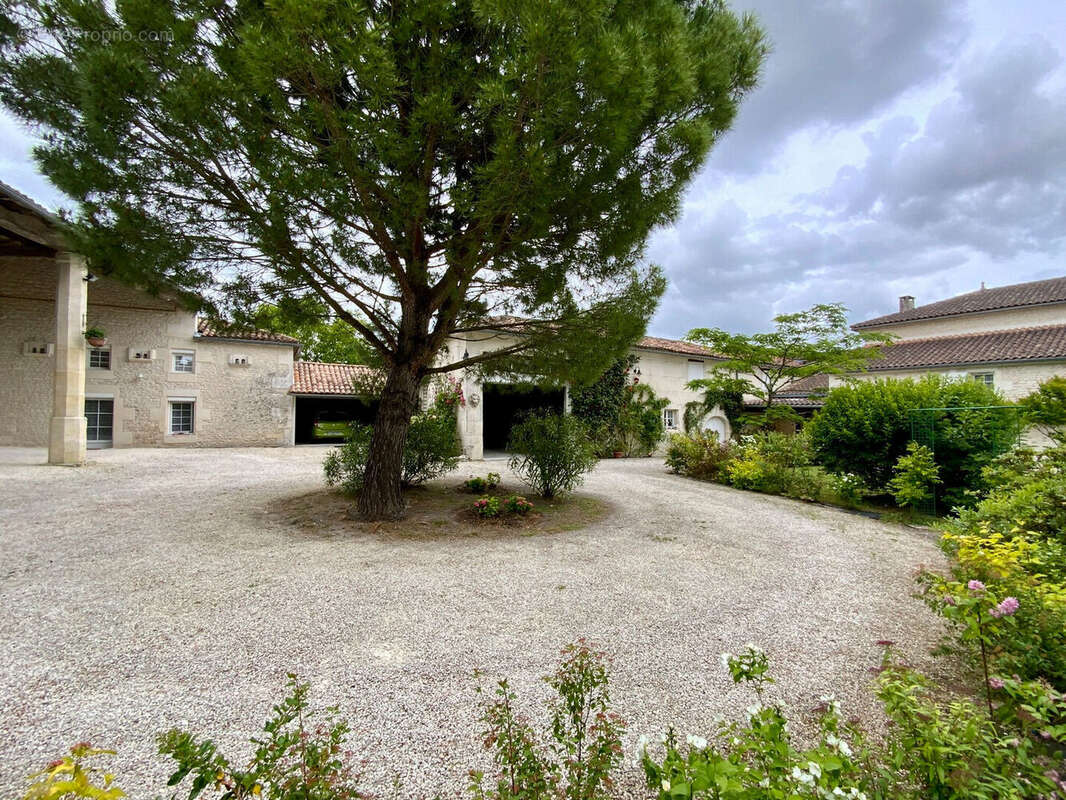 Maison à JONZAC