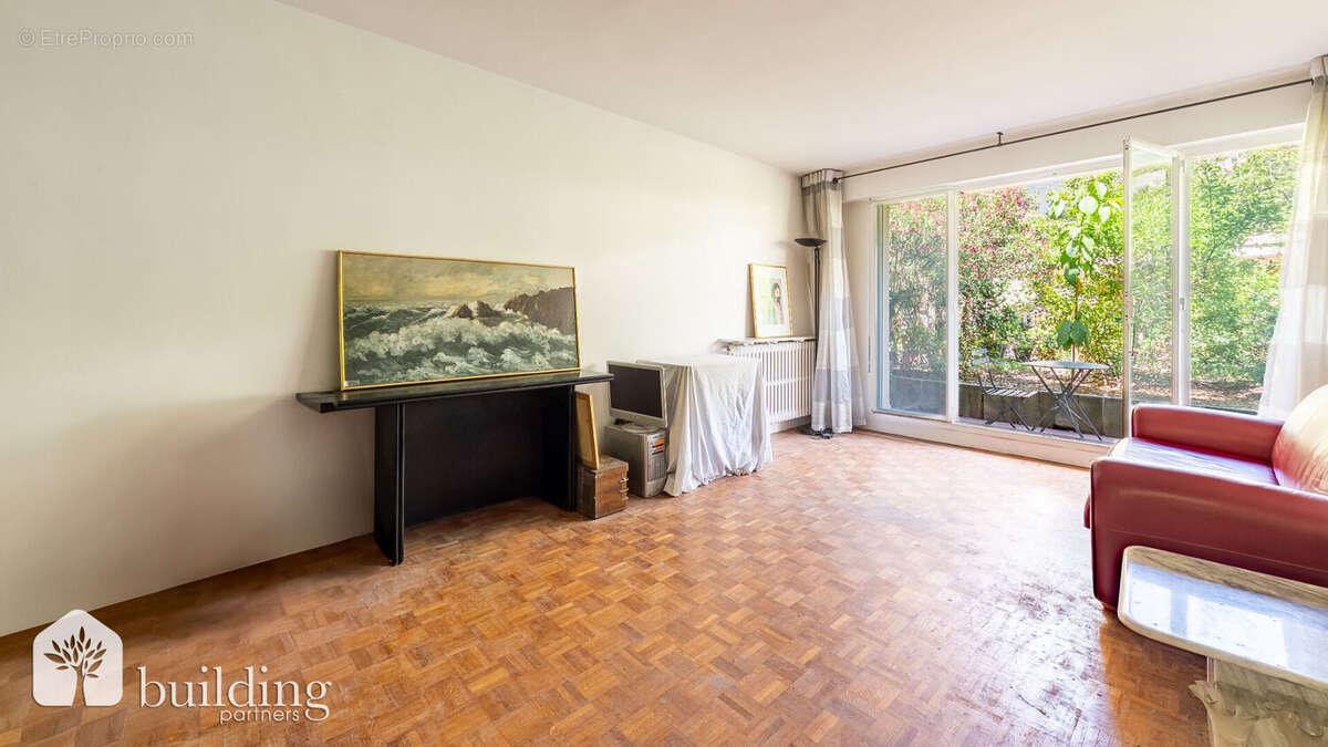 A vendre - Paris 15e Charles Michels - Grand studio de 38,35 m² avec vue sur jardin - photo 2