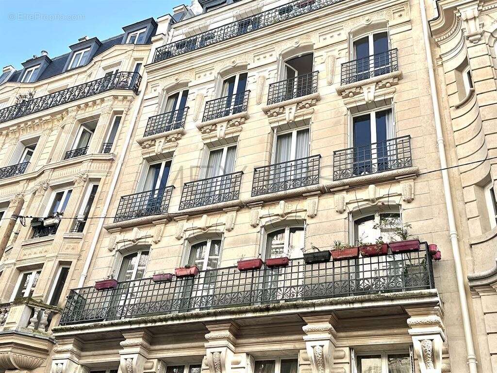 Appartement à PARIS-17E
