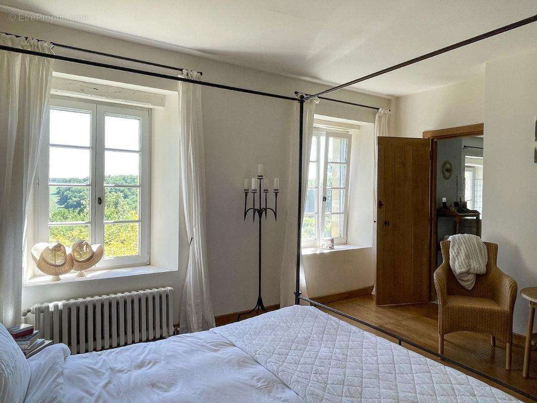 Maison à VIC-FEZENSAC
