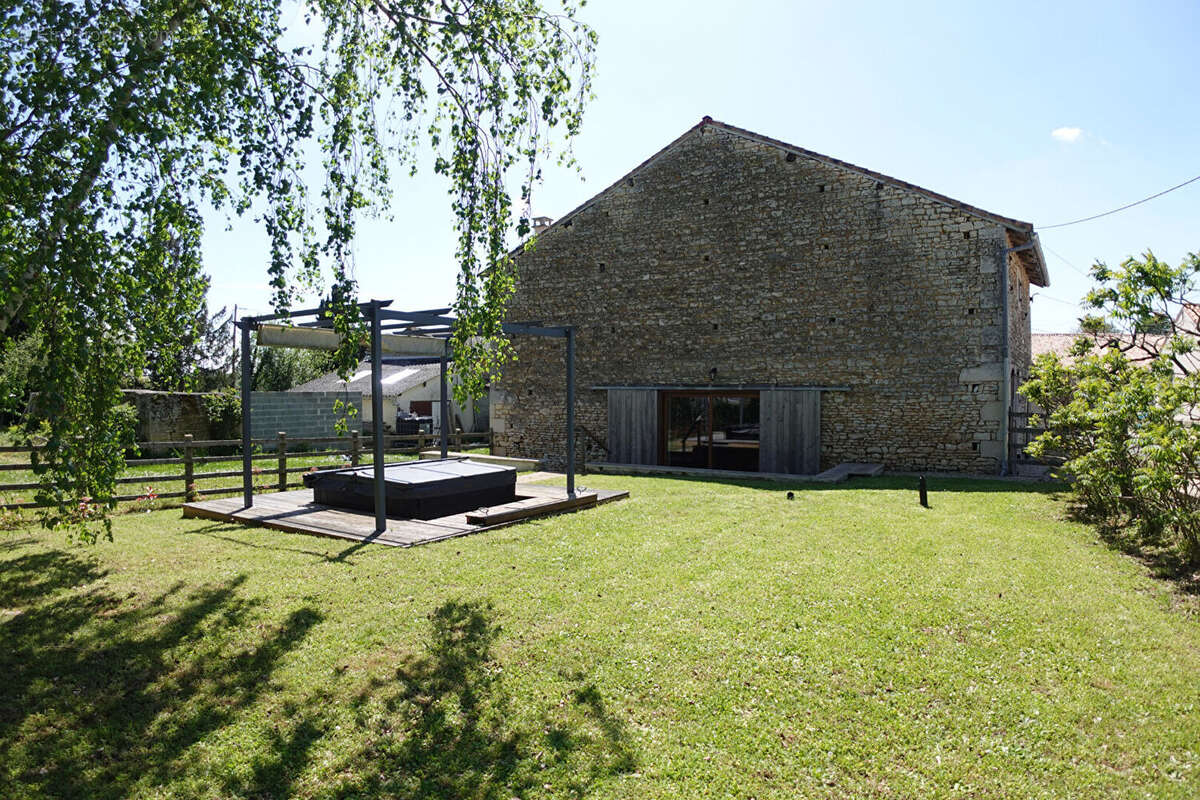 Maison à CHAMPNIERS