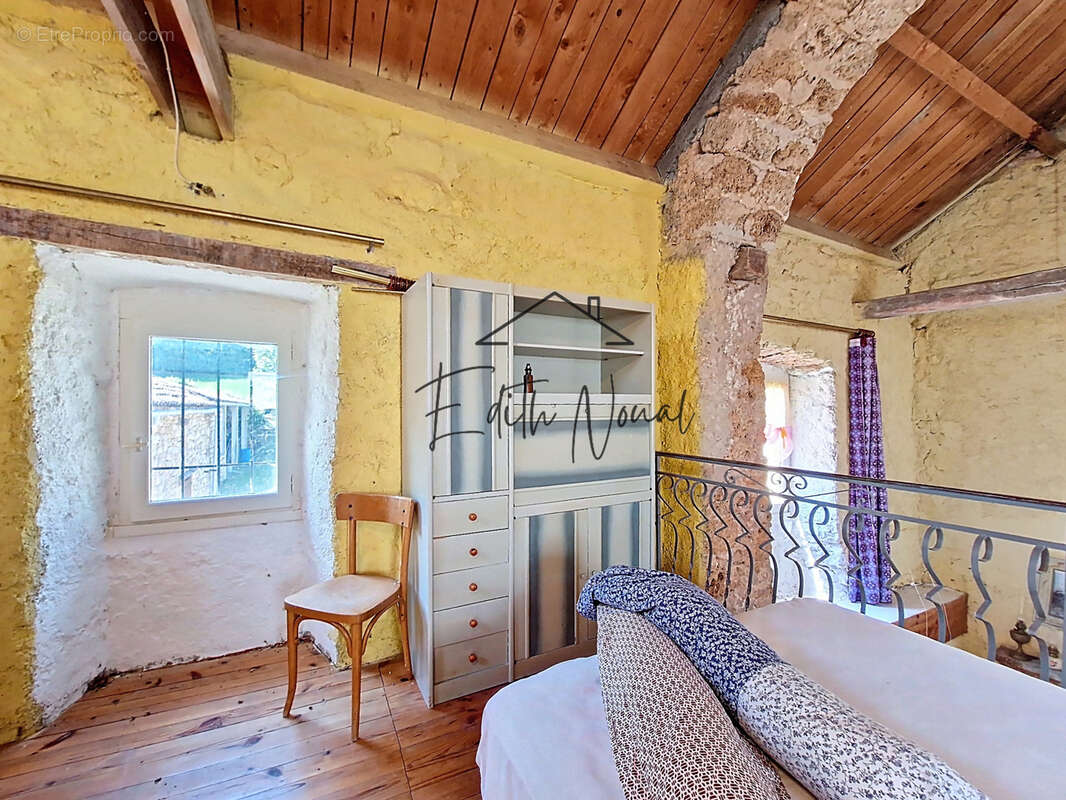 Maison à SAINT-GEORGES-DE-LUZENCON