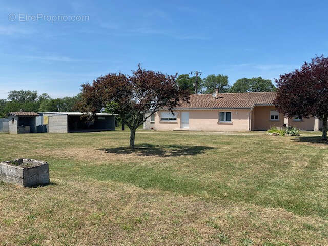 Maison à LA GENETOUZE