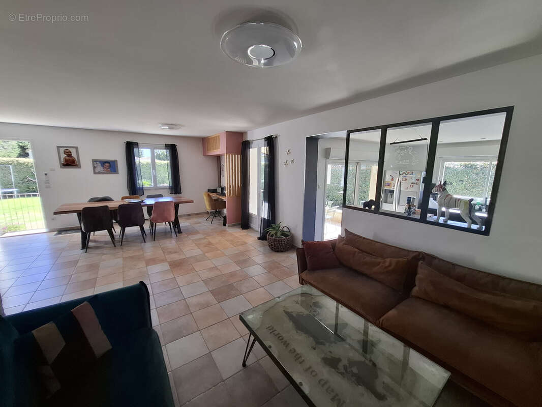 Maison à FONTVIEILLE