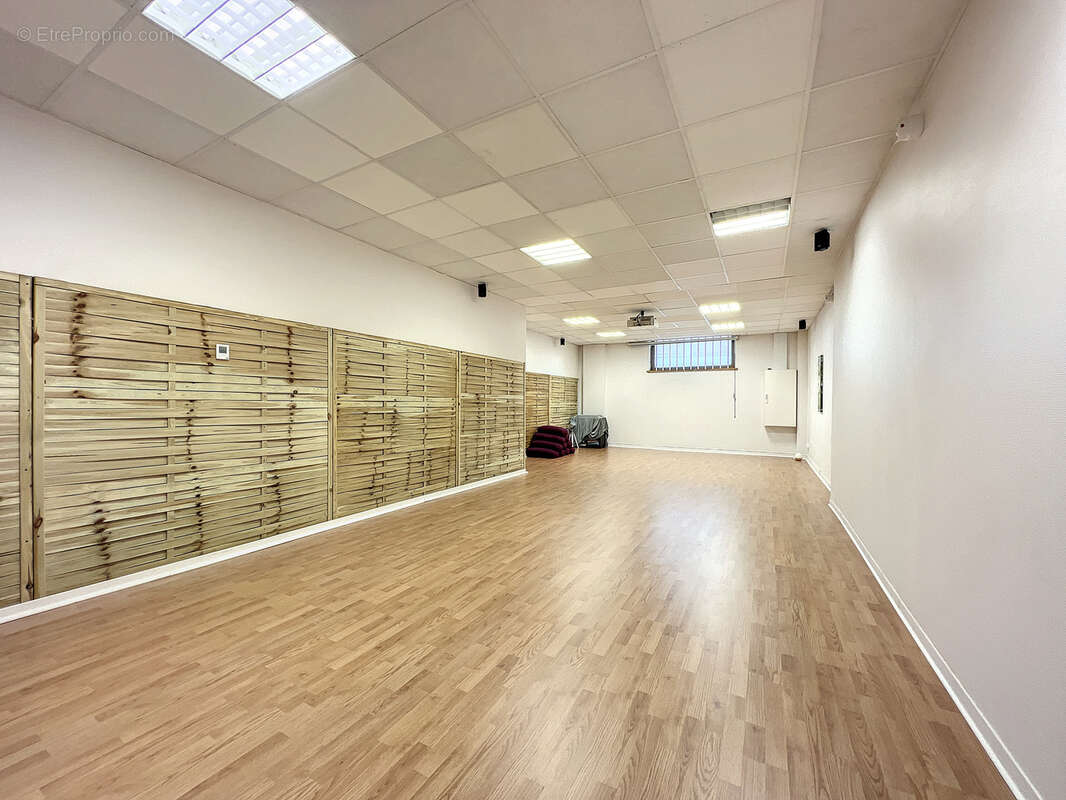 Commerce à AIX-LES-BAINS