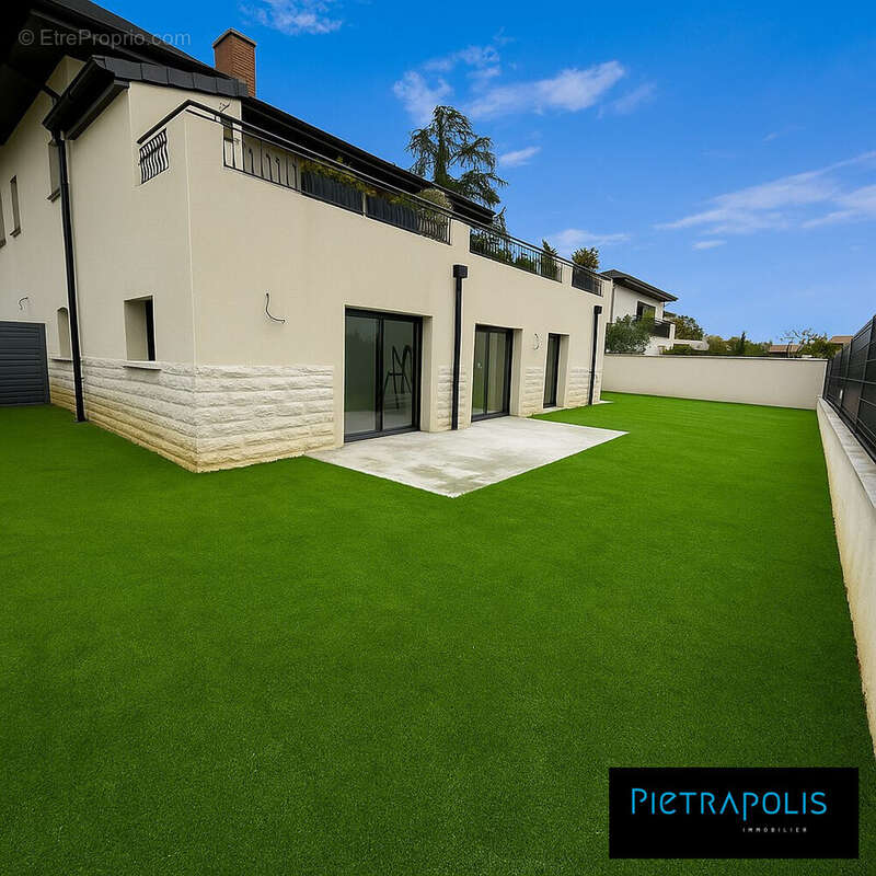 Appartement à FONTAINES-SAINT-MARTIN