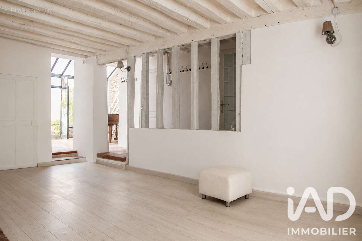 Maison 295 m² à Linas  - photo 6