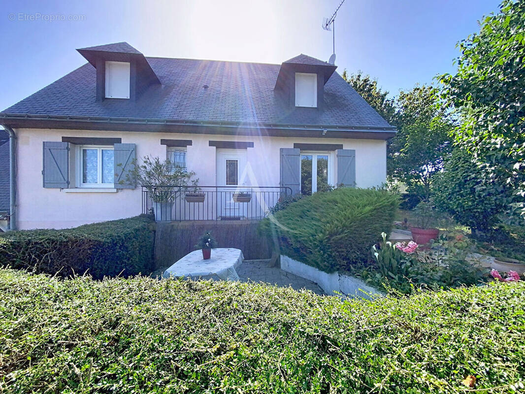 Maison à MONTREUIL-JUIGNE