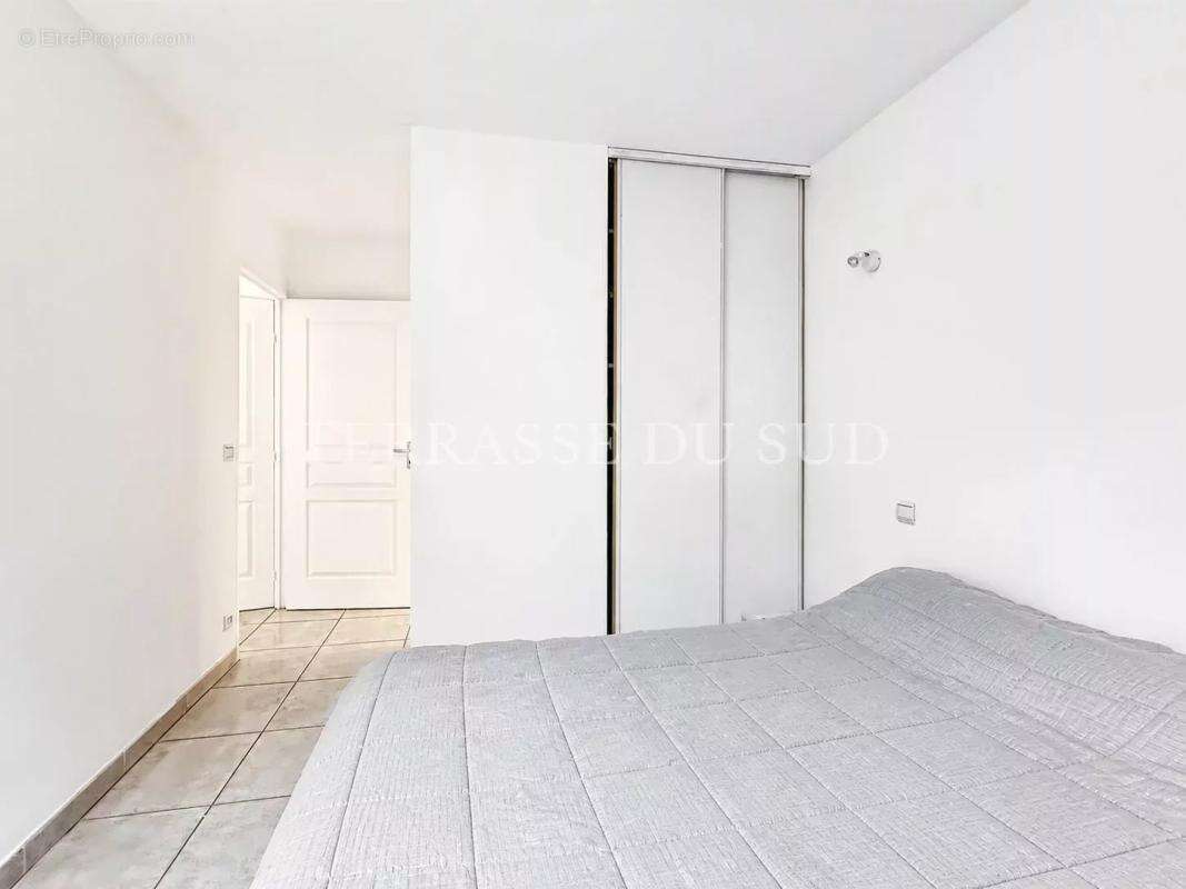 Vente Appartement 4 Pièces, 95 m2 avec 390 m2 de Terrasse et Jardin, Garage - Quartier La Plage - Marseille 8 - photo 12