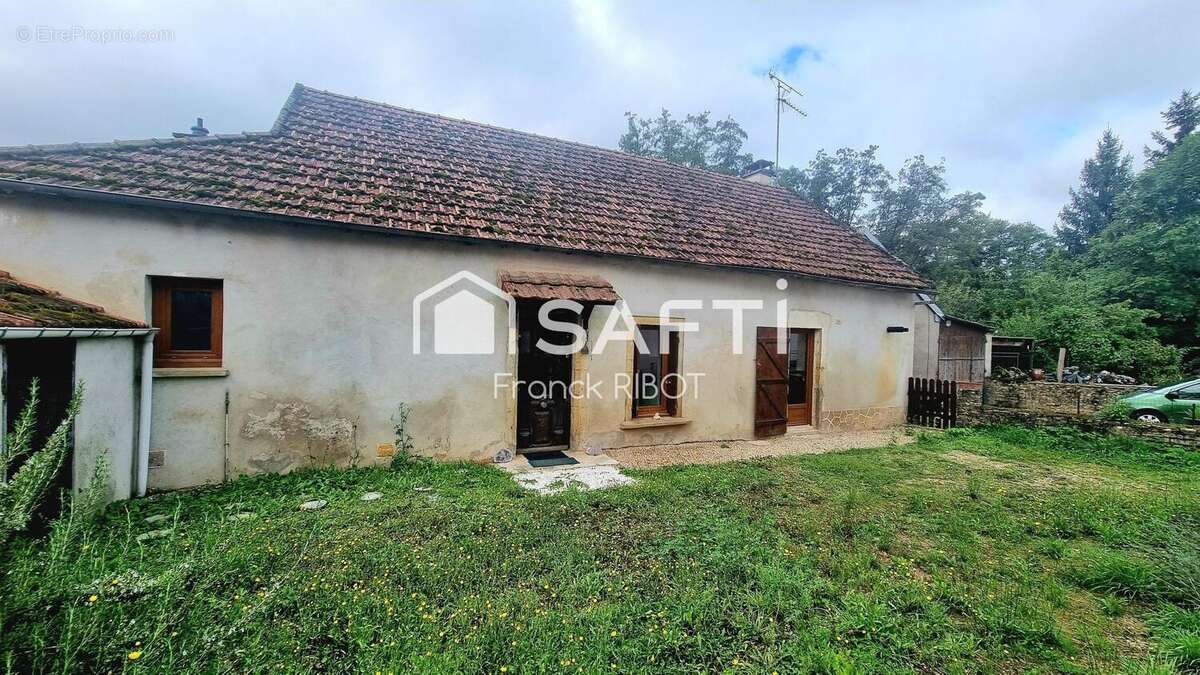 Maison 95 m² à Savigny-En-Terre-Plaine  - photo 4