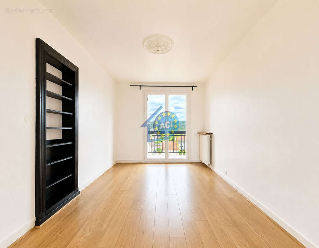 Appartement F4 - Mantes-la-Jolie - 77 m² - garage - cave - balcon - photo 3