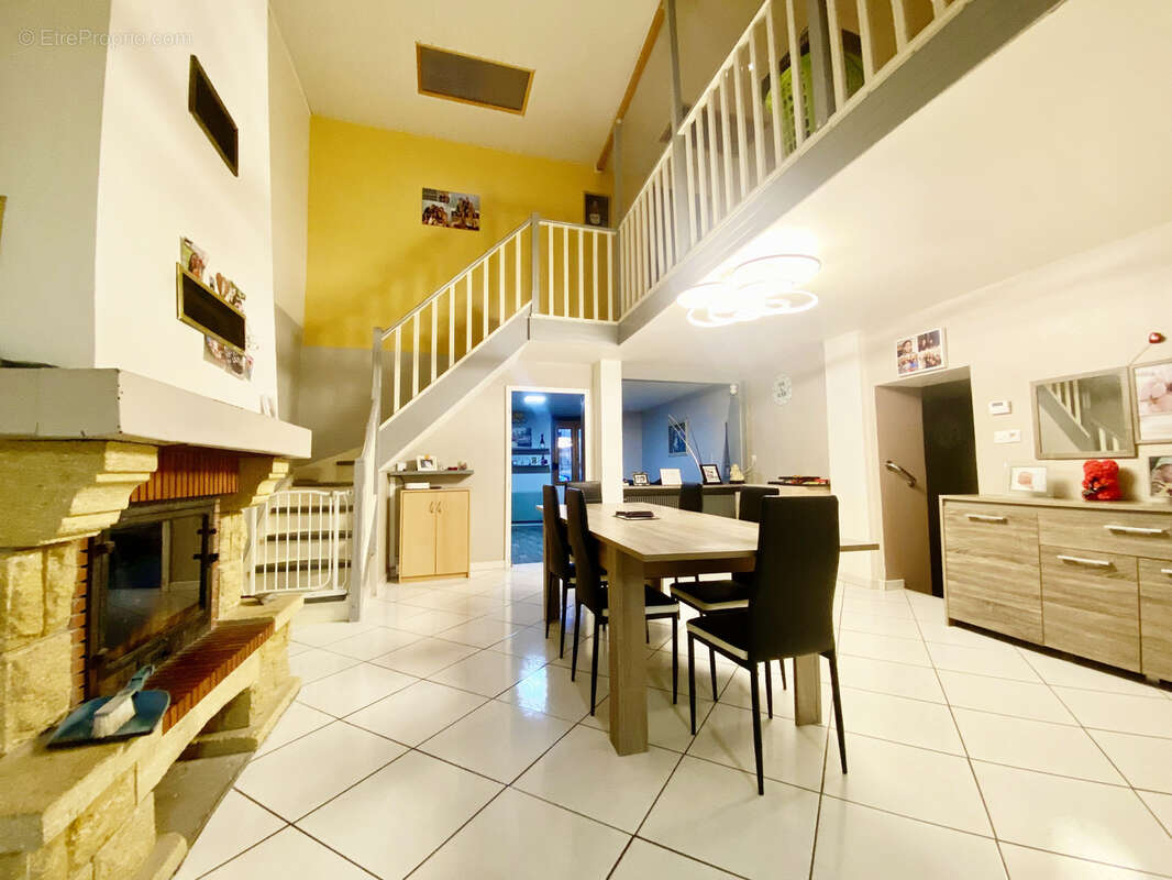 Maison à MENIL-LA-HORGNE