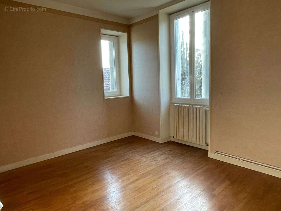 Maison à SAINT-PIERRE-DE-MAILLE